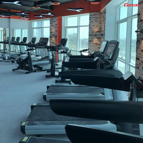 廠長親自出國安裝科威特客戶健身房