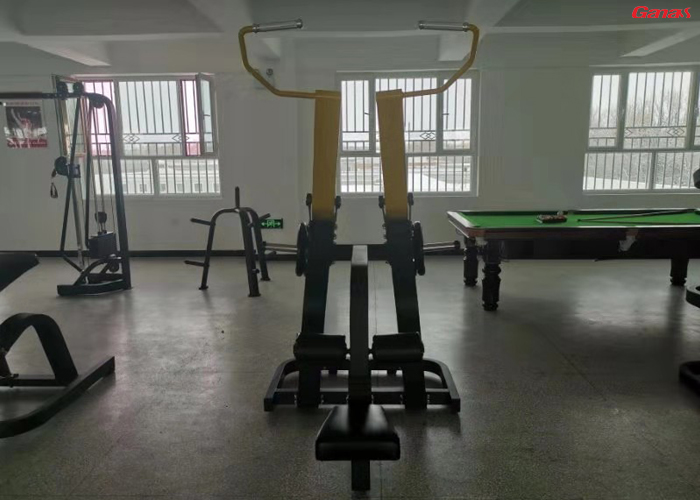 新疆阿勒泰阿葦灘武警部隊健身房