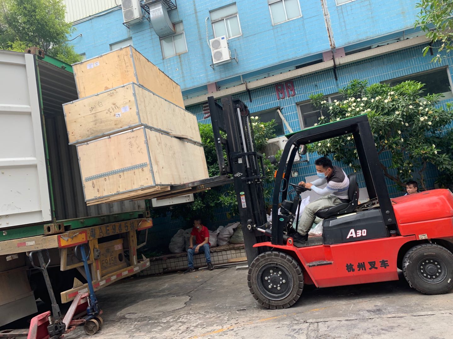 鬥酷暑、戰高溫，發貨與時間賽跑！ 