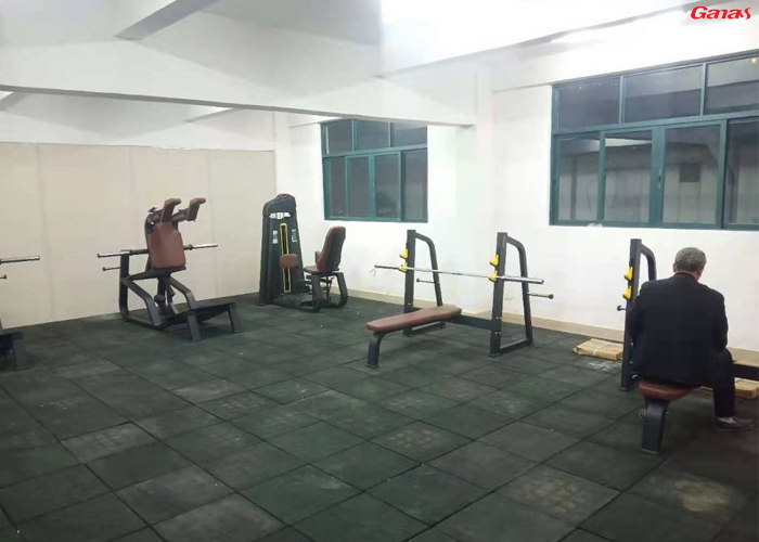 中山市實驗中學校健身房 