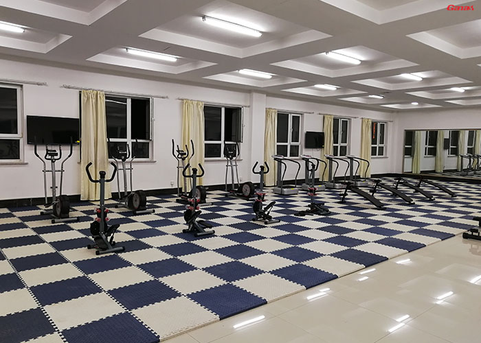 朝陽市第一高級中學健身房