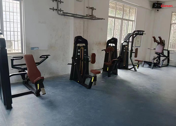 學校健身房器材清單